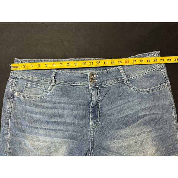 Wallflower Plus Size 20W Denim Shorts American Flag Back Pockets Curvy Fit Patri - Picture 5 of 7